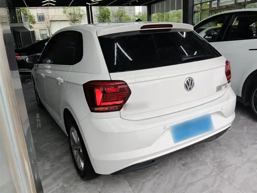 VOLKSWAGEN POLO