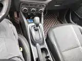 Photo 10 - Chevrolet Trax