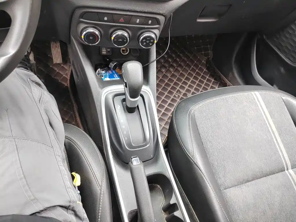 Photo 10 - Chevrolet Trax