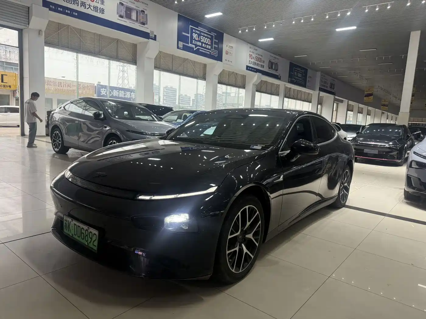 Фото 1 - XPeng P7