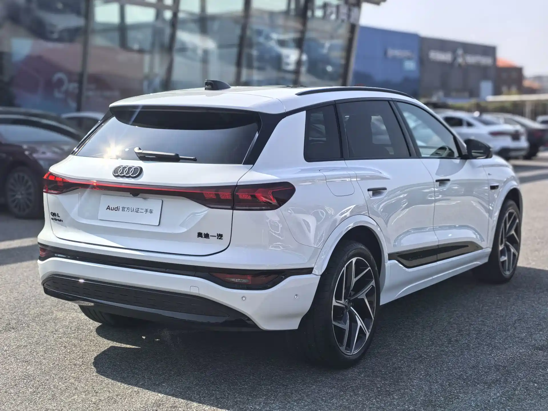 Фото 11 - Audi Q6L e-tron