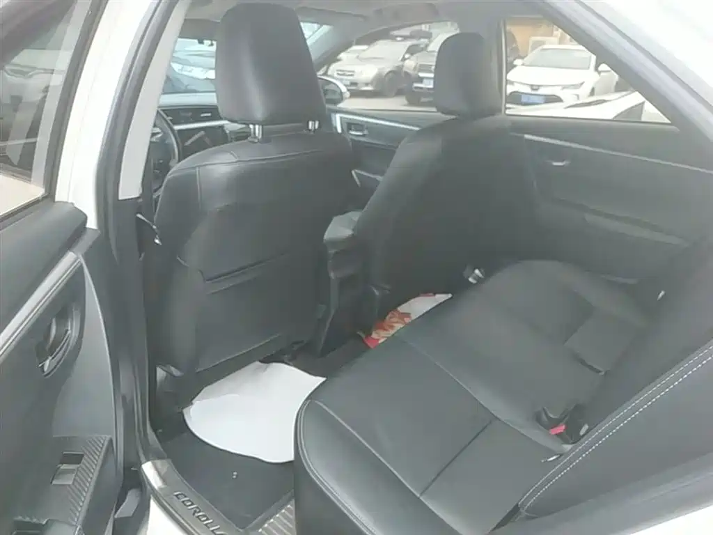 Toyota Corolla 2014 1.6L CVT GL-i Leather Edition фото 17