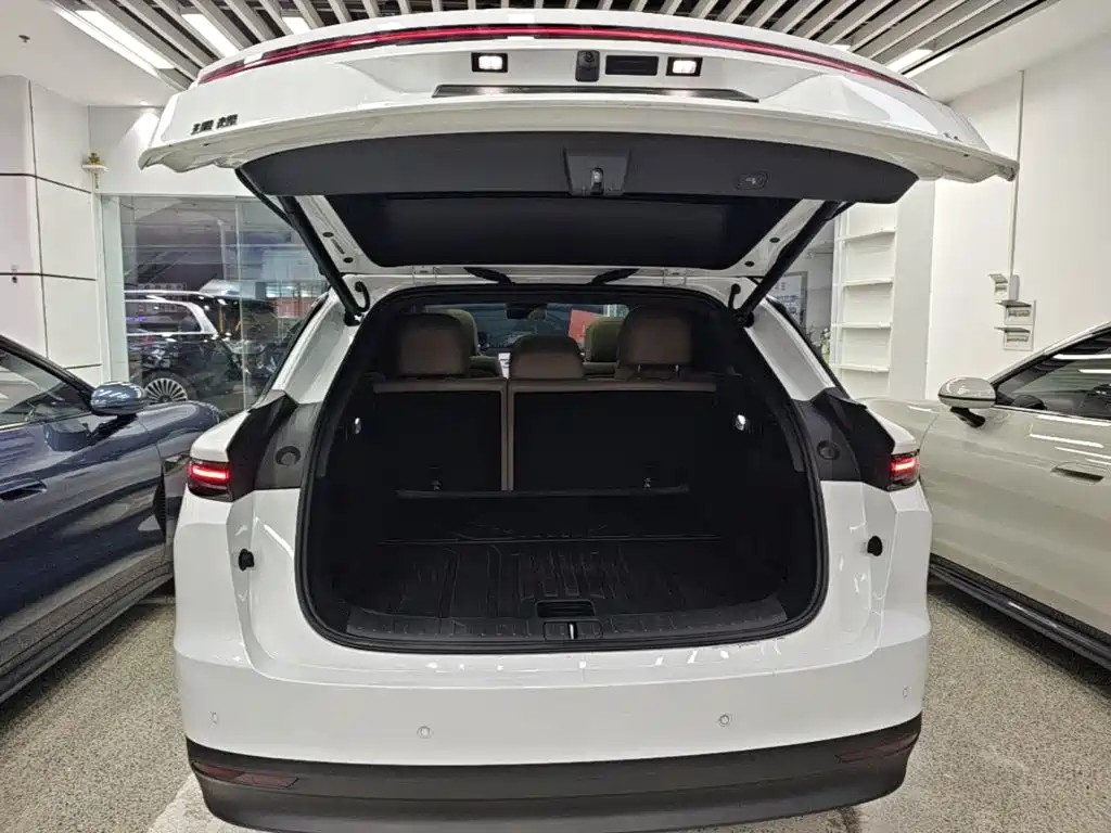 Li Auto i6 2026 2025 2WD Base Model