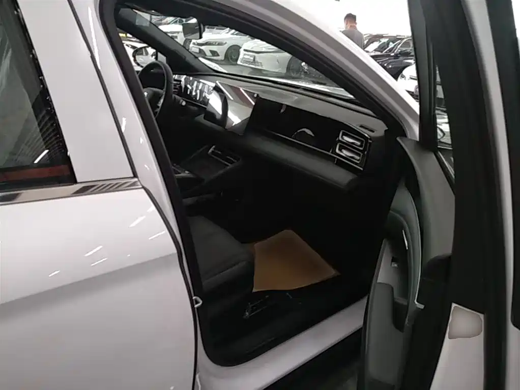 BYD Qin L 2026 DM-i 128KM Progressive фото 25