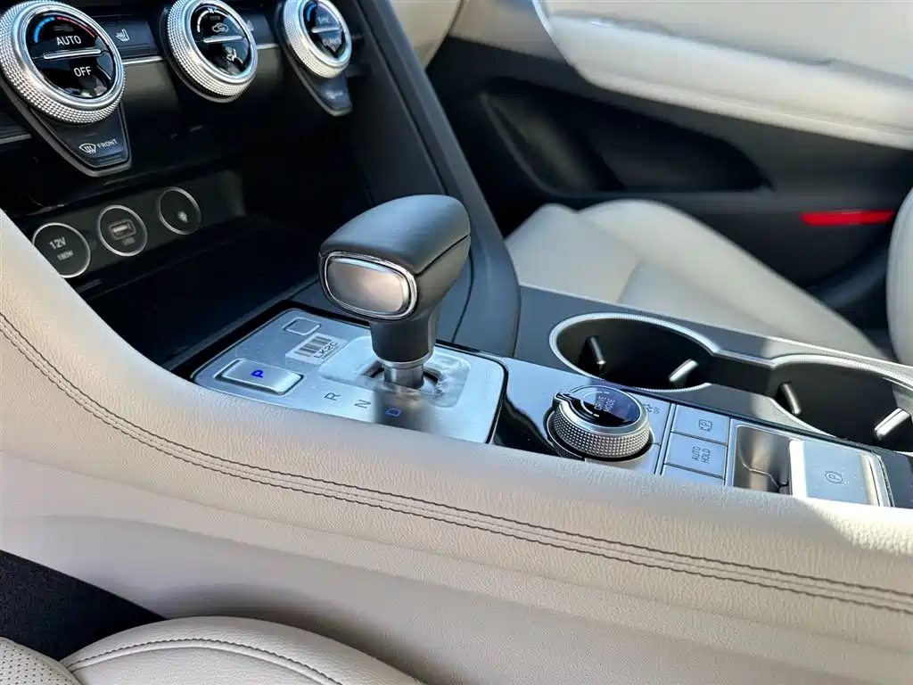 Genesis G70 2023 Model 2.0T RWD Luxury Edition фото 14