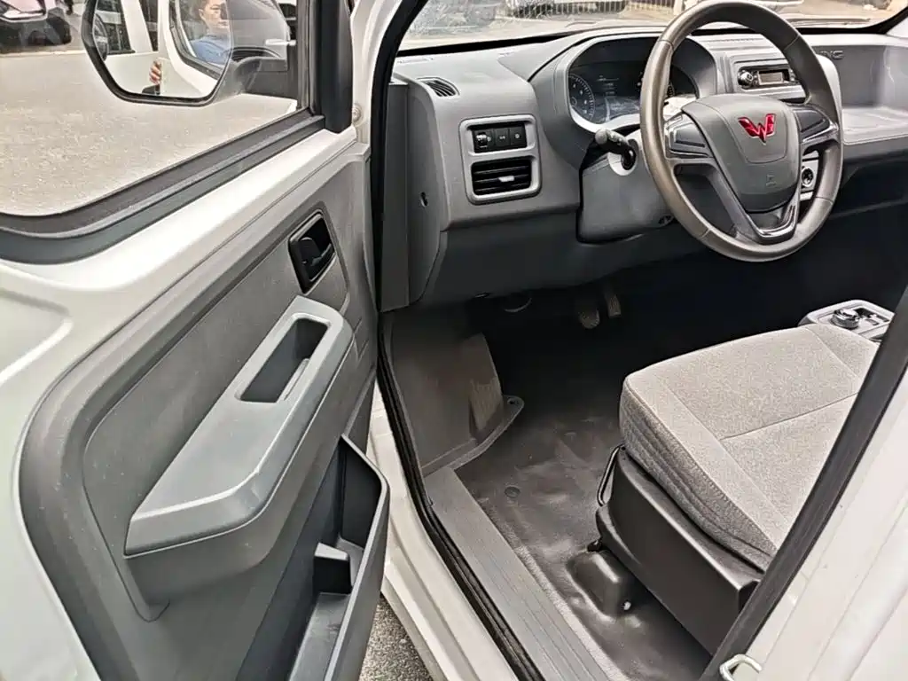 Wuling Motors Wuling Yangguang 2025 2024 300KM Comfort Bus Version 75kW