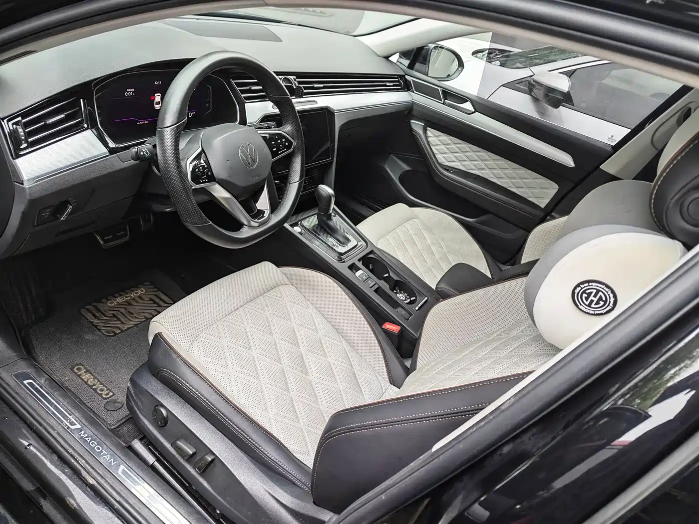 Volkswagen Magotan 2023 Model 2 Million Commemorative Edition 330TSI DSG Luxury фото 6