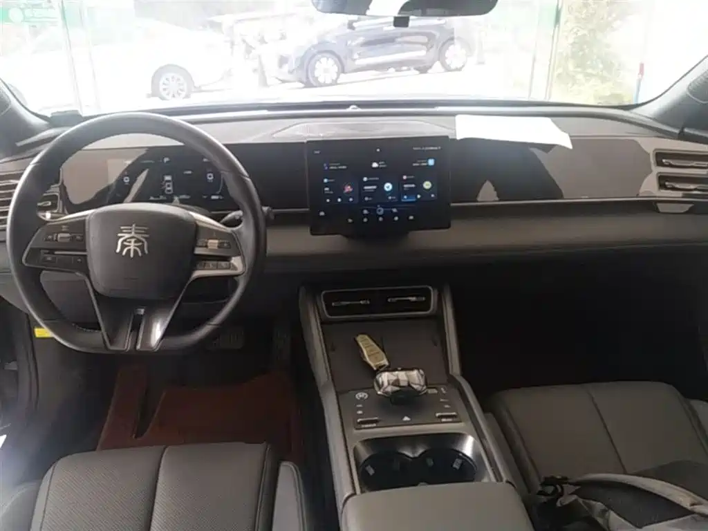 BYD Qin L 2024 DM-i 80KM Leading Edition фото 10