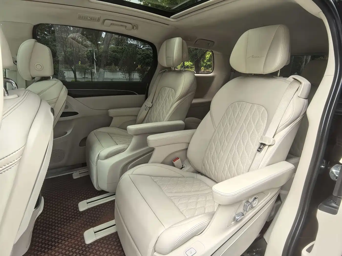 Buick GL8 2020 Avenir Six-Seat Elegance Edition фото 16