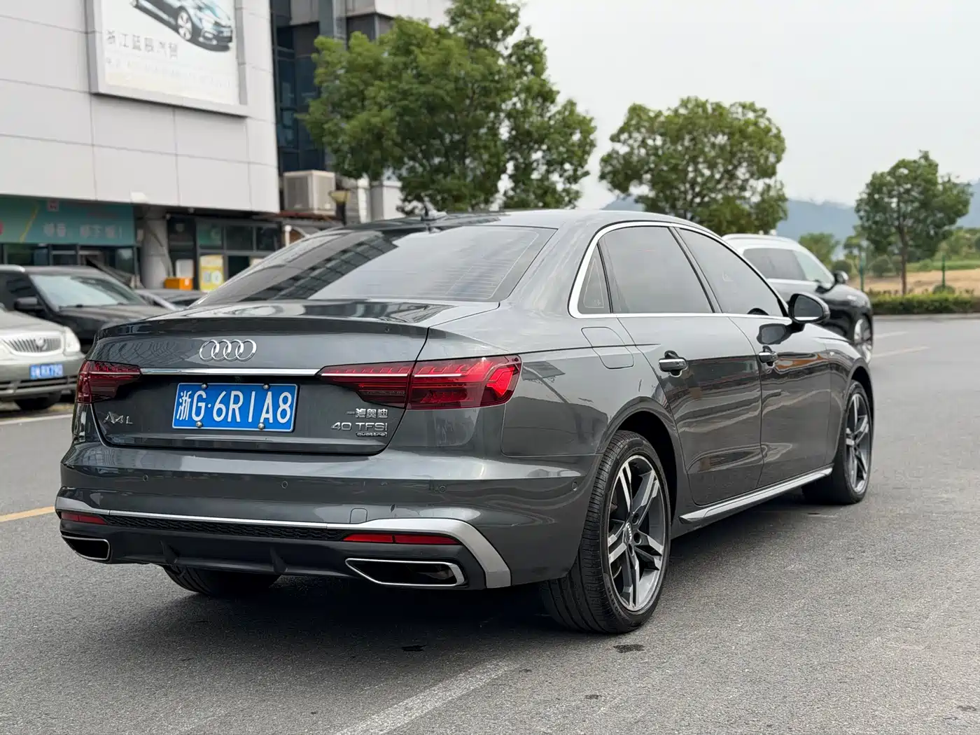 Photo 11 - Audi A4L