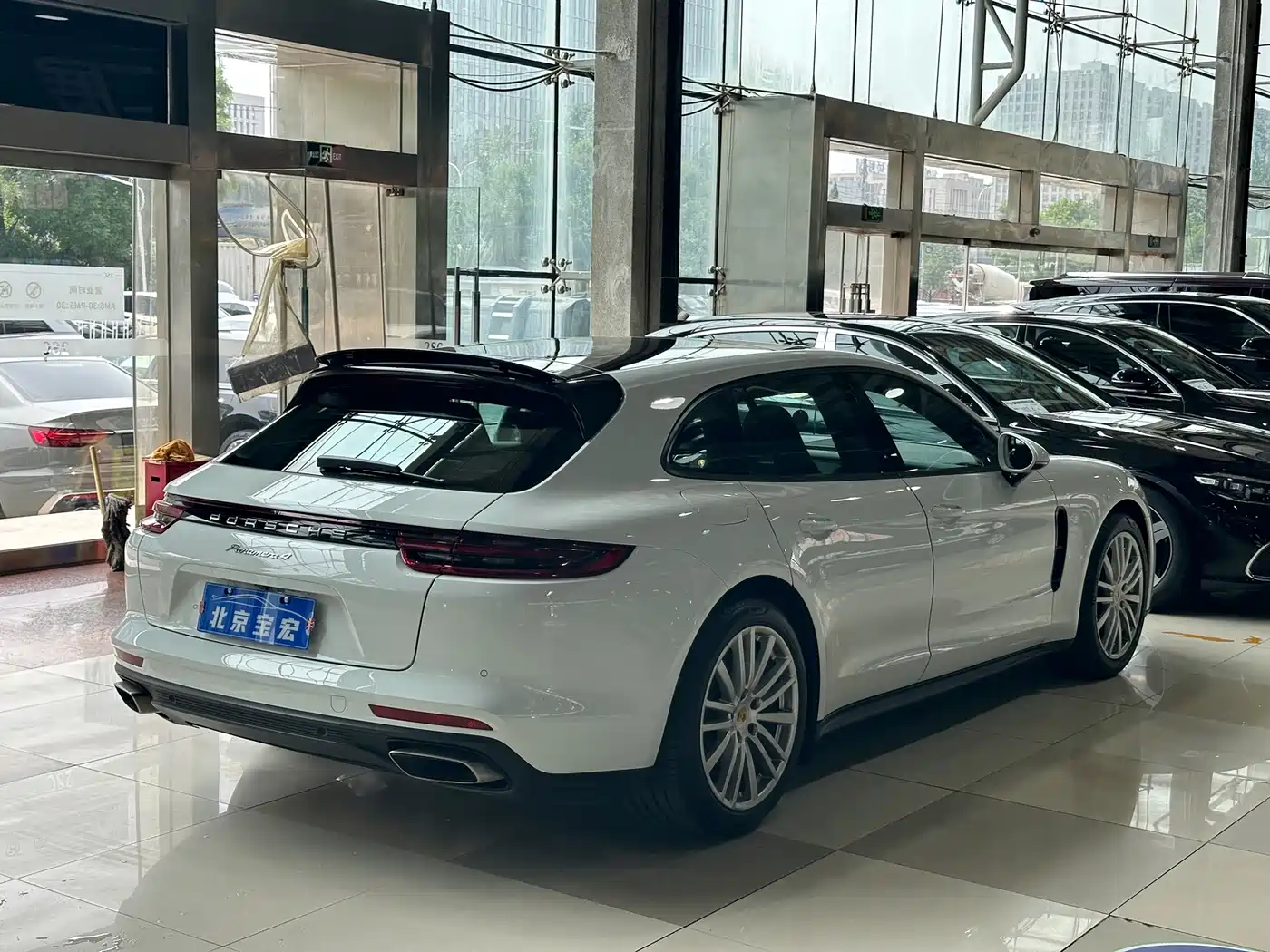 Porsche Panamera 2017 Panamera 4 Sport Turismo 3.0T фото 7