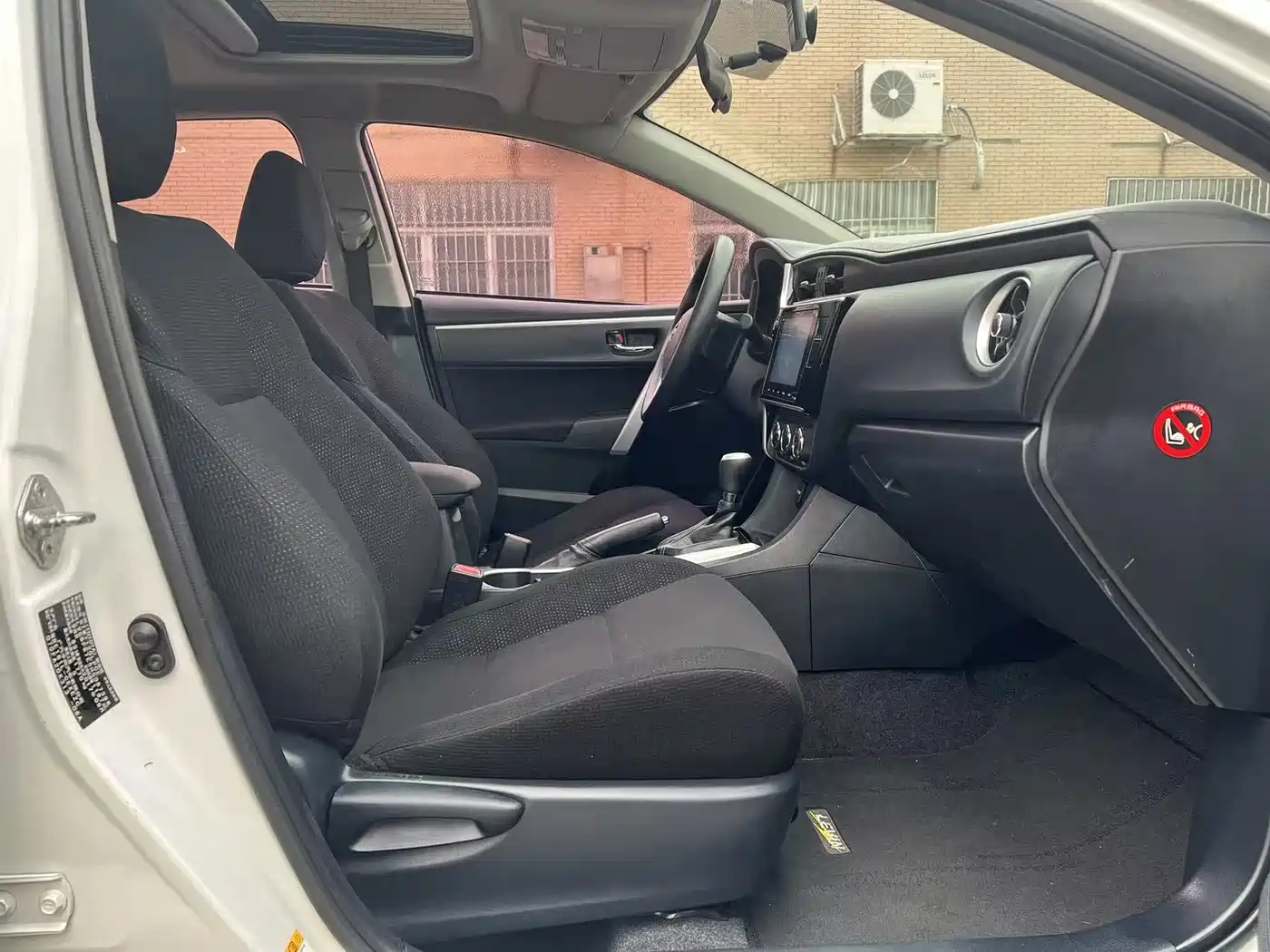 Toyota Levin 2017 Facelift 185T CVT Elite (China V) фото 13