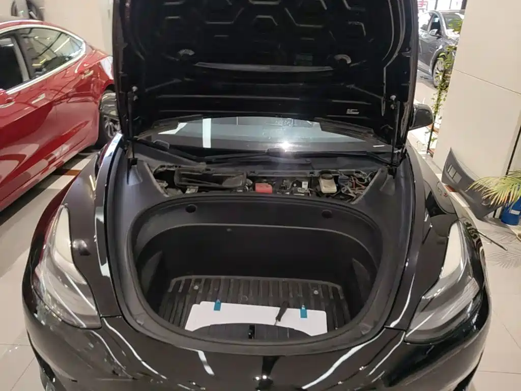 Фото 20 - Tesla Model 3
