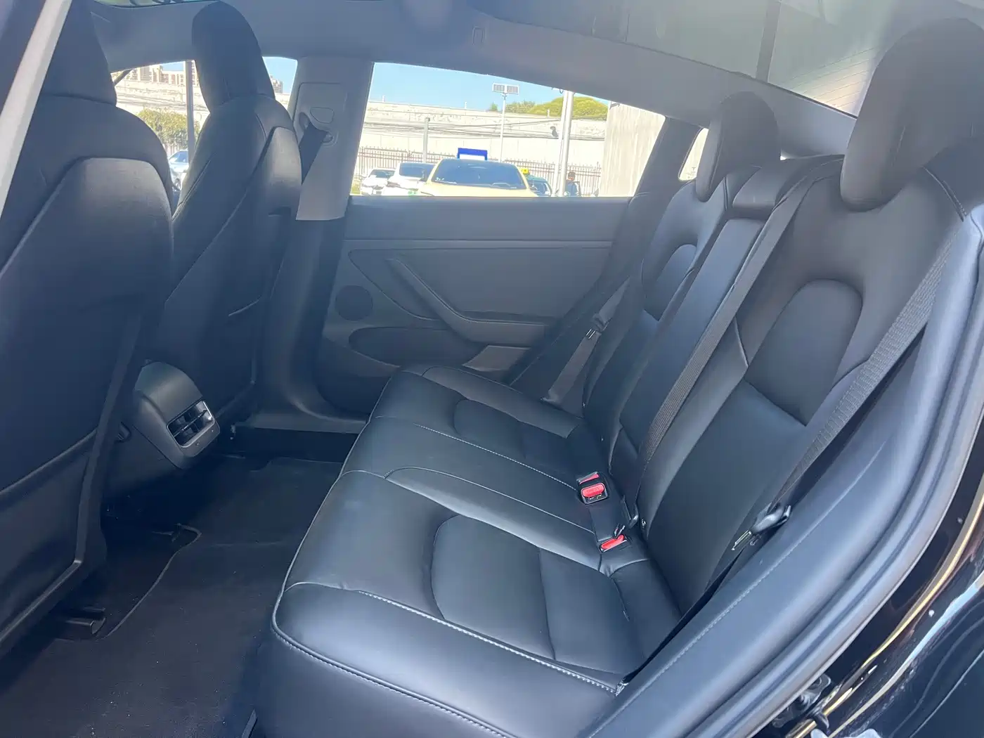 Фото 10 - Tesla Model 3
