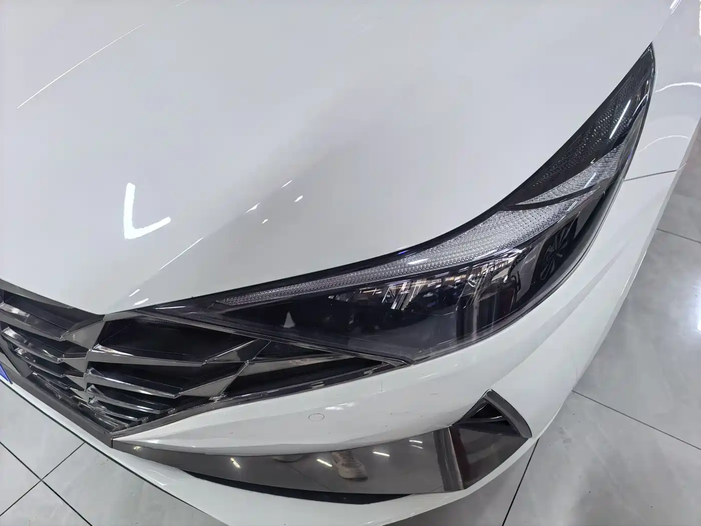 Hyundai Elantra 2022 1.5L CVT LUX Premium Edition фото 13