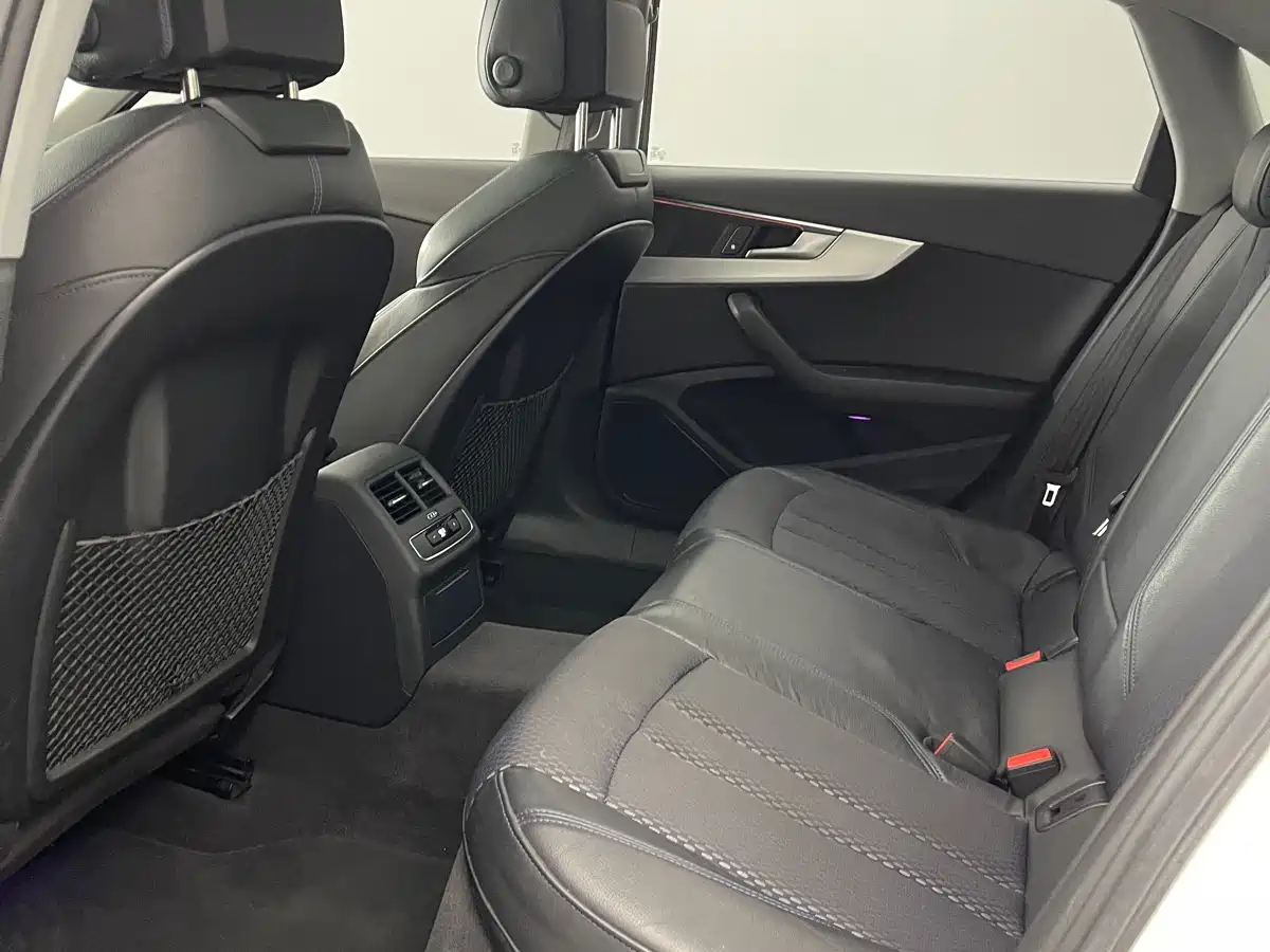 Audi A4L 2018 30th Anniversary 45 TFSI quattro Sport фото 5