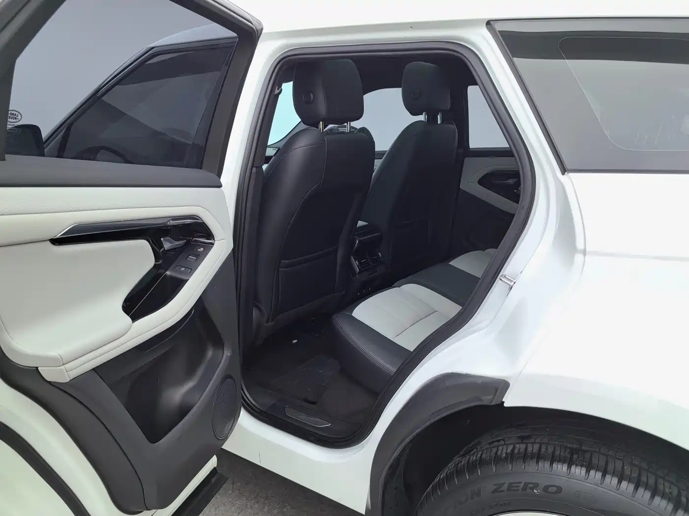 Land Rover Range Rover Evoque 2020 249PS R-DYNAMIC S Sport Edition фото 14