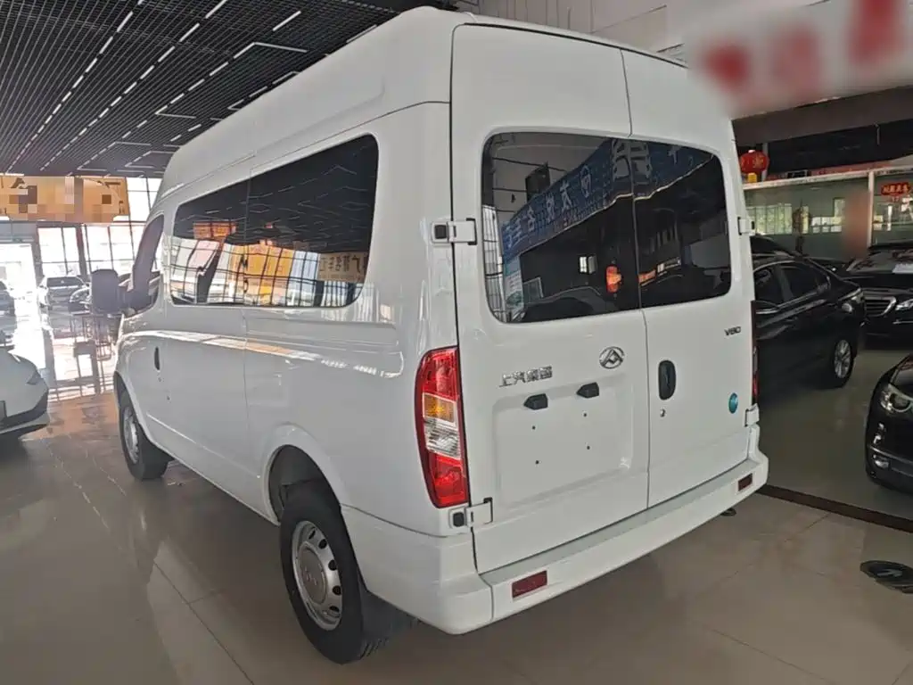 Maxus Xintu V80 2025 2025 Value Edition Aoyun 2.0T Manual Short Wheelbase Medium Roof 127Ps 5/6-seater