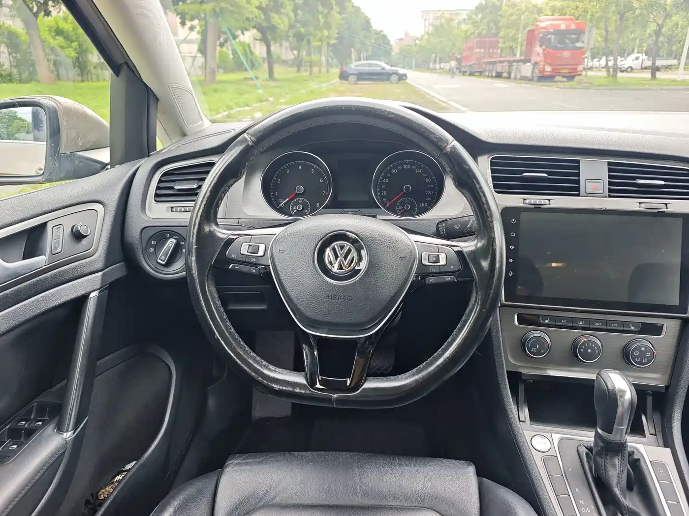 Фото 18 - Volkswagen Golf