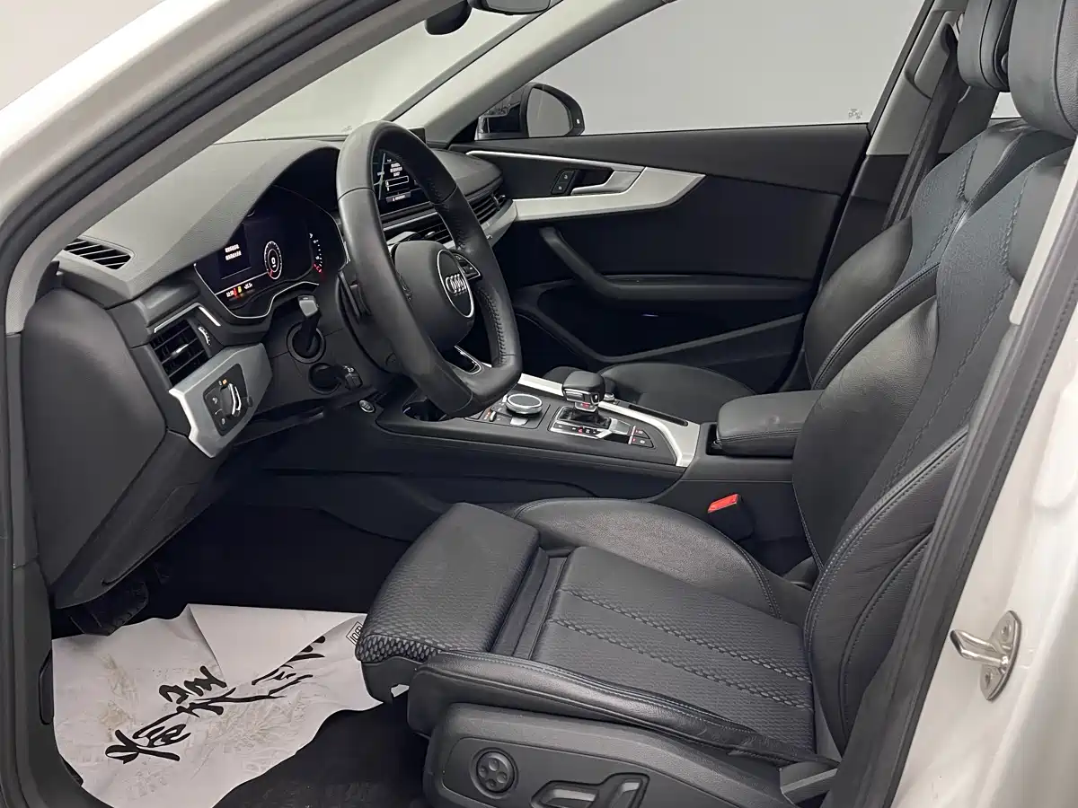 Audi A4L 2018 30th Anniversary 45 TFSI quattro Sport фото 4