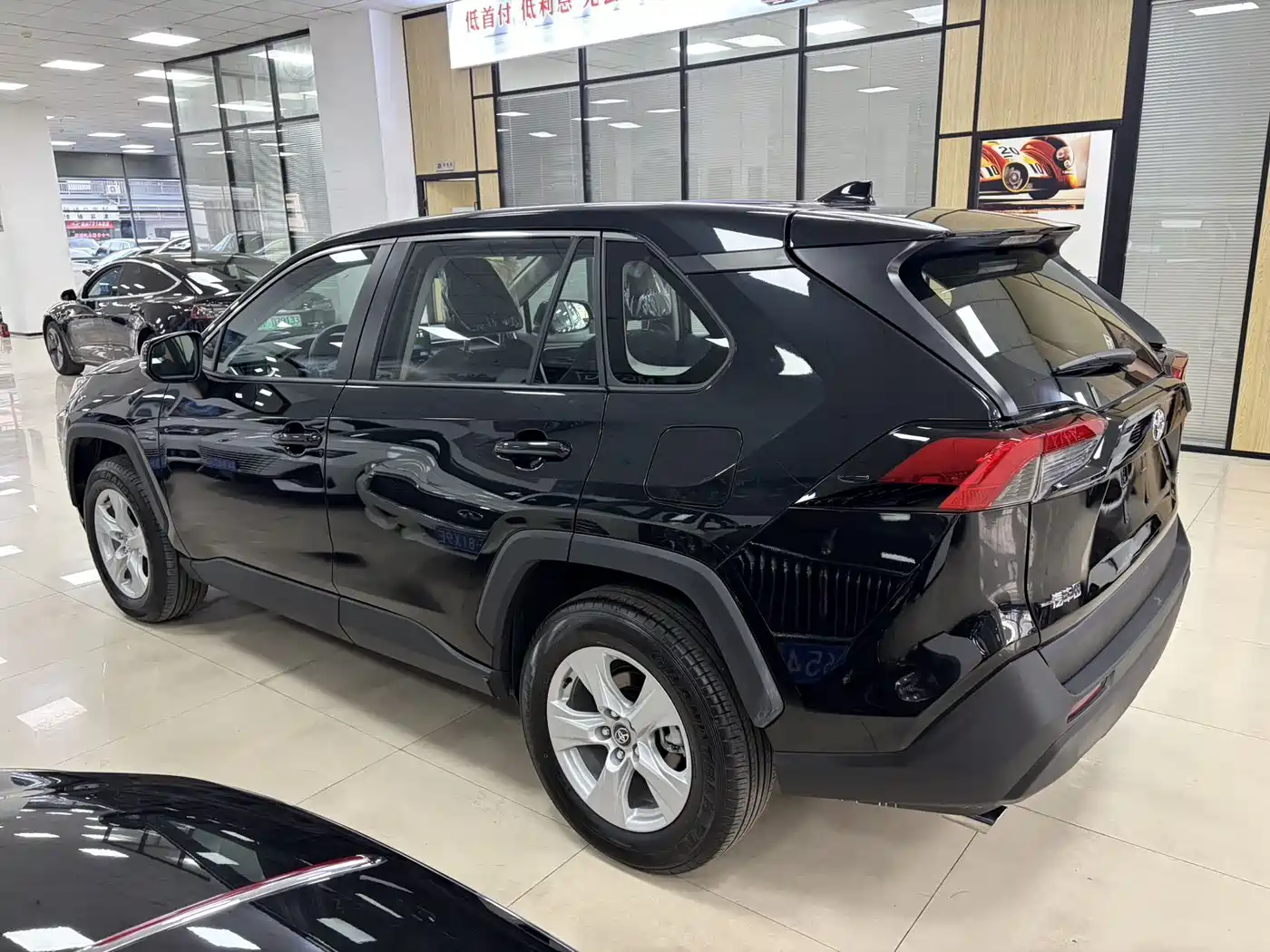 Toyota RAV4 Rongfang 2024 2.0L CVT FWD Urban Edition фото 4