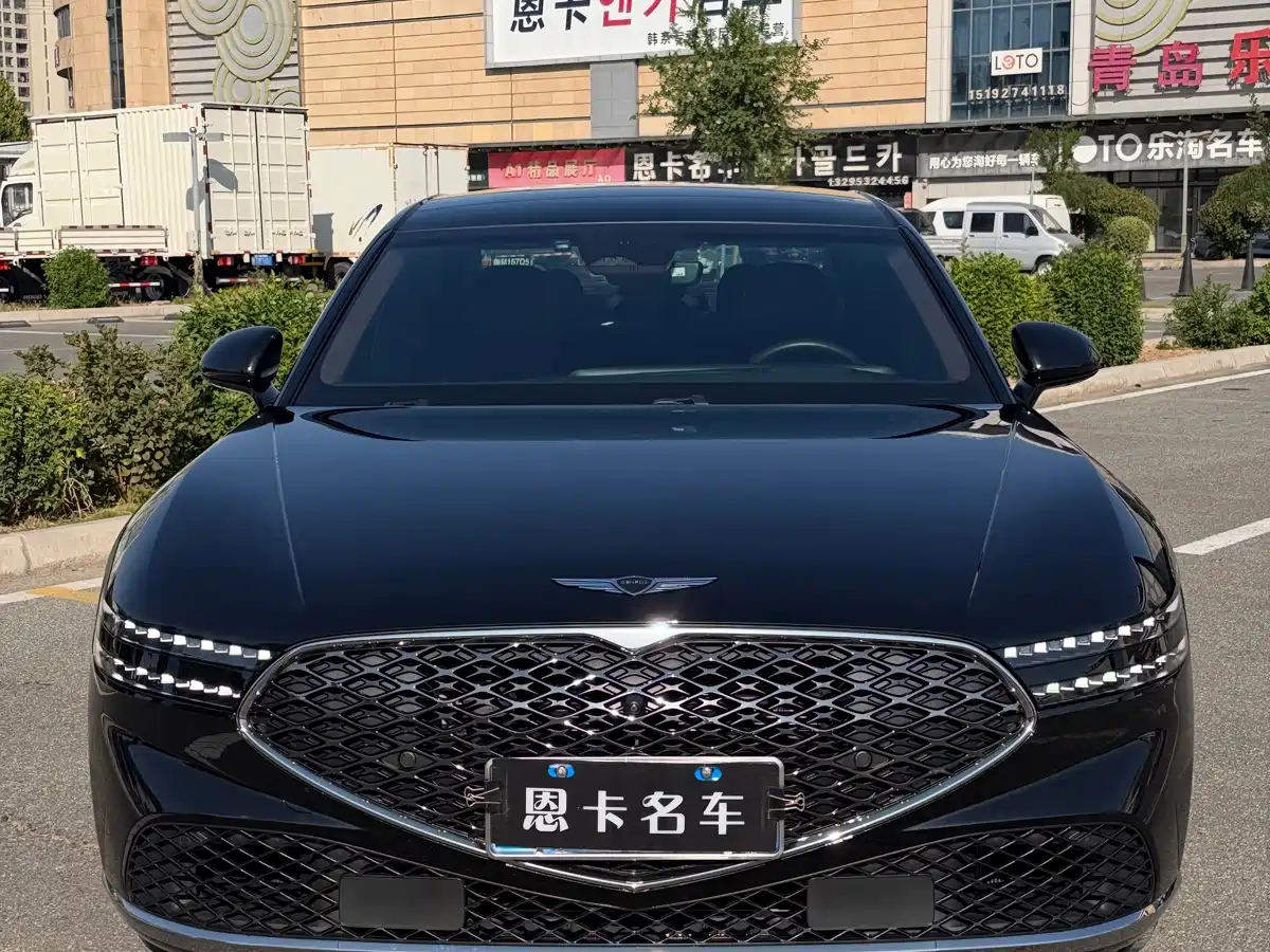 Photo 2 - Genesis G90