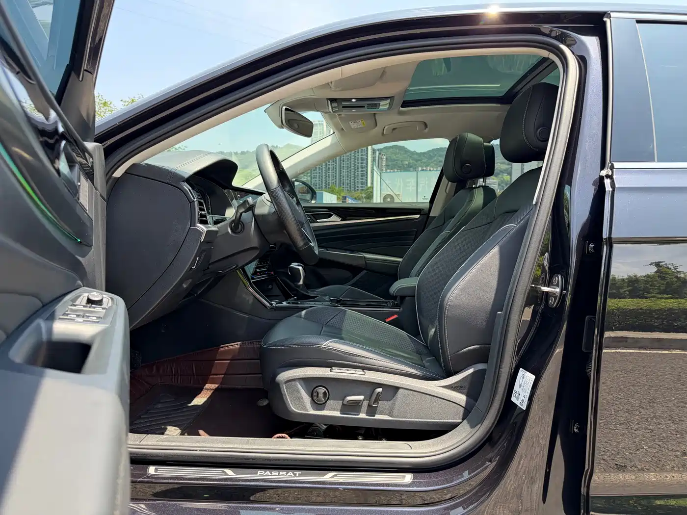 Volkswagen Passat 2022 330TSI Starlight Luxury Edition фото 7