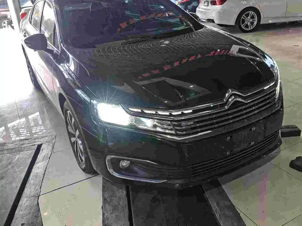 Photo 2 - Citroën C6