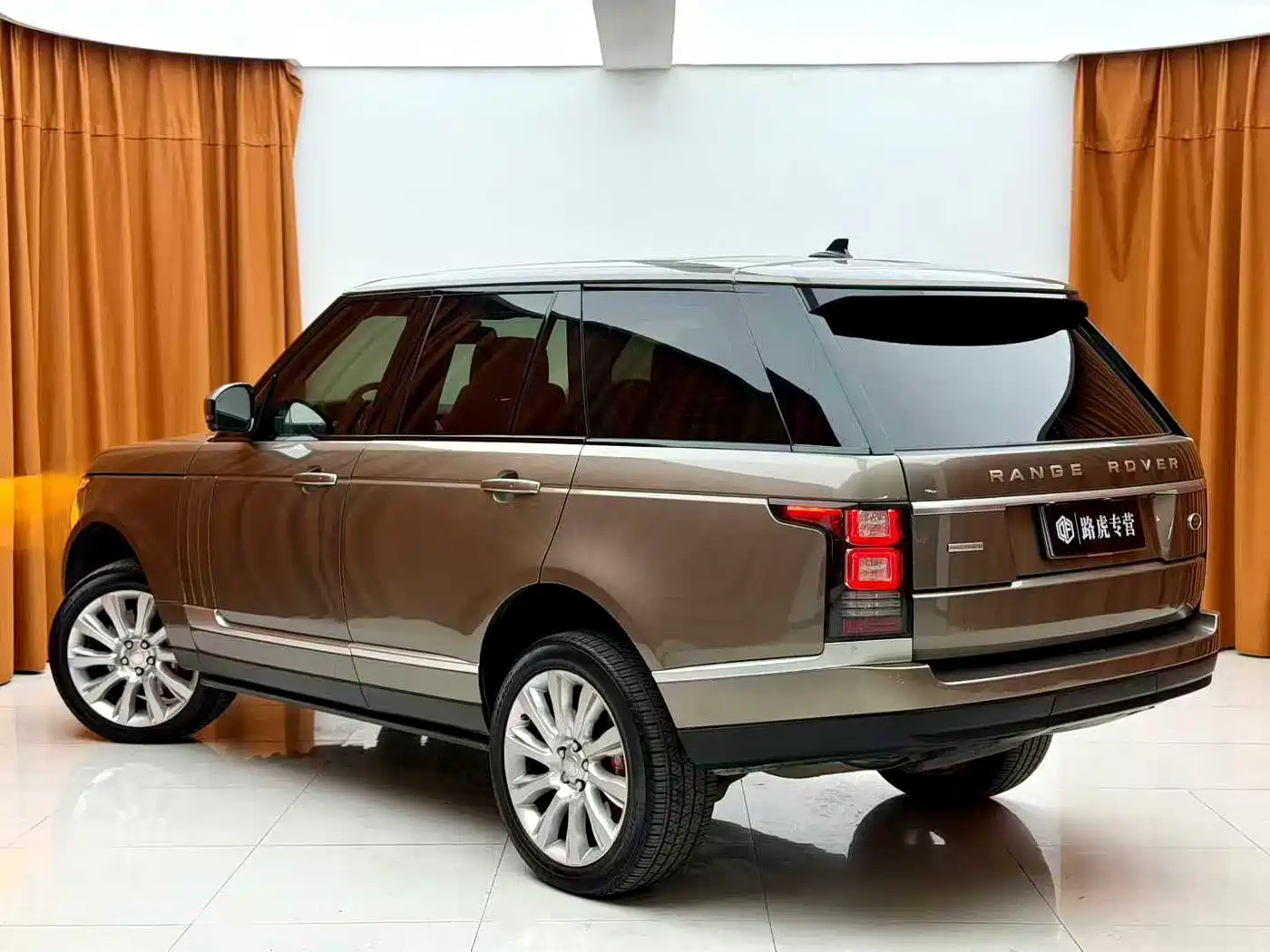 Land Rover Range Rover 2015 3.0 TDV6 Vogue фото 6