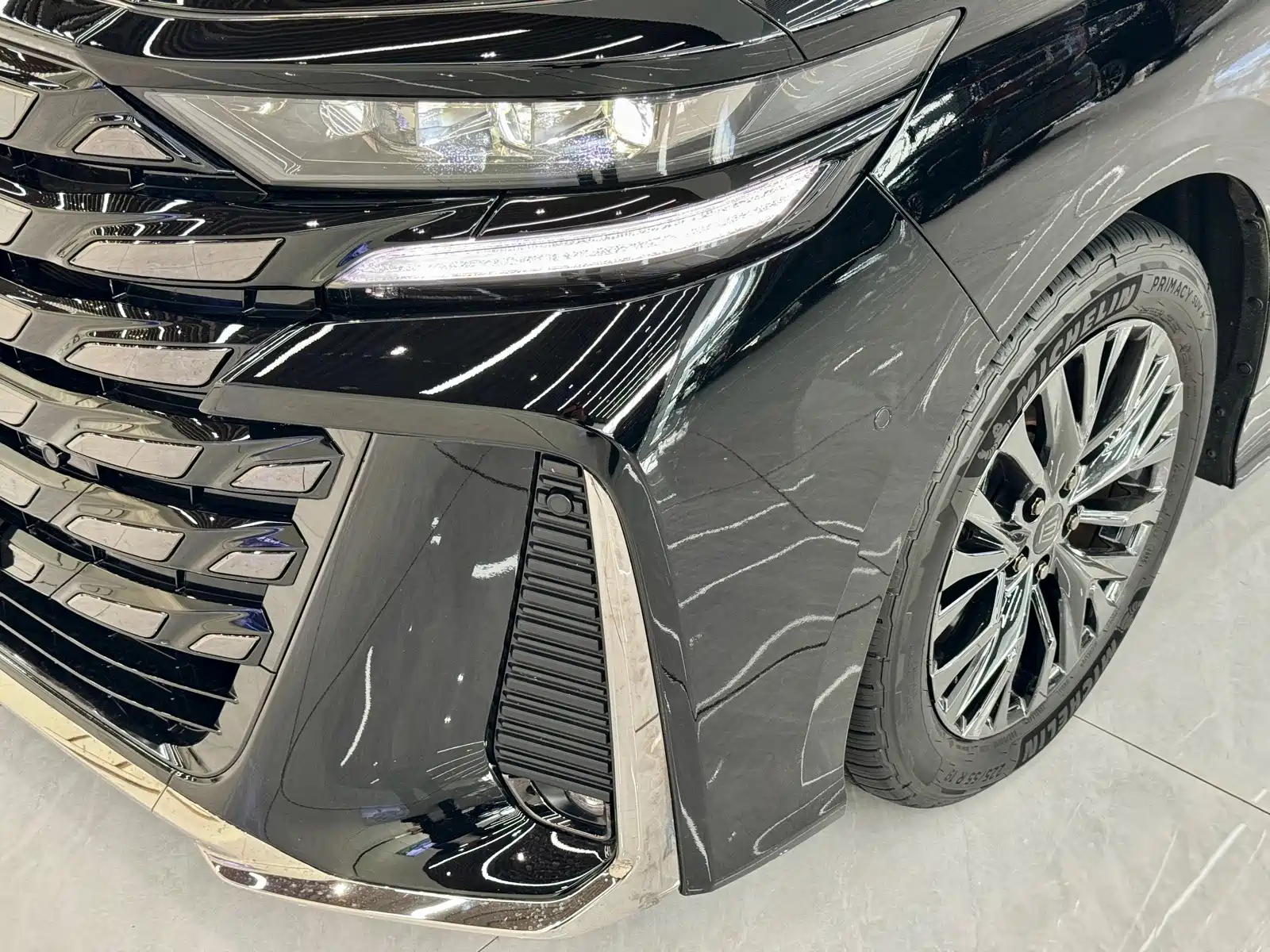 Фото 11 - Toyota Vellfire