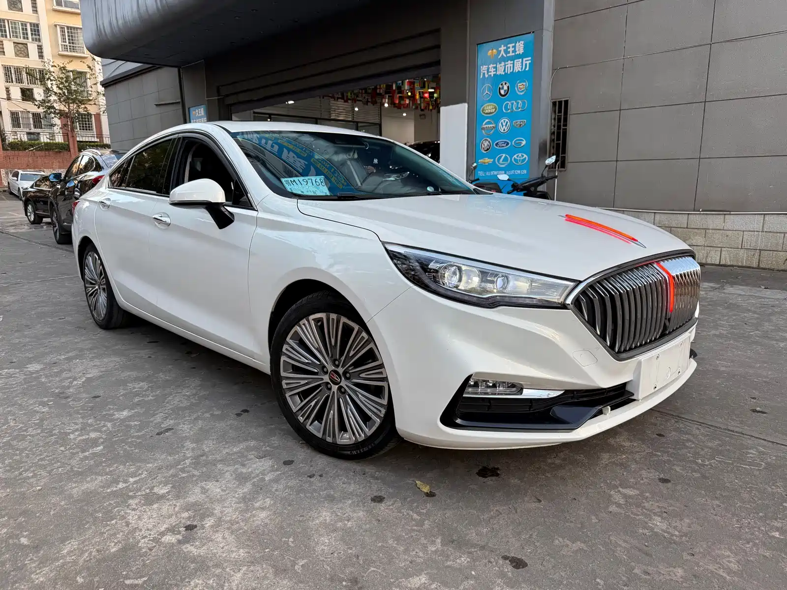 صورة 3 - Hongqi H5