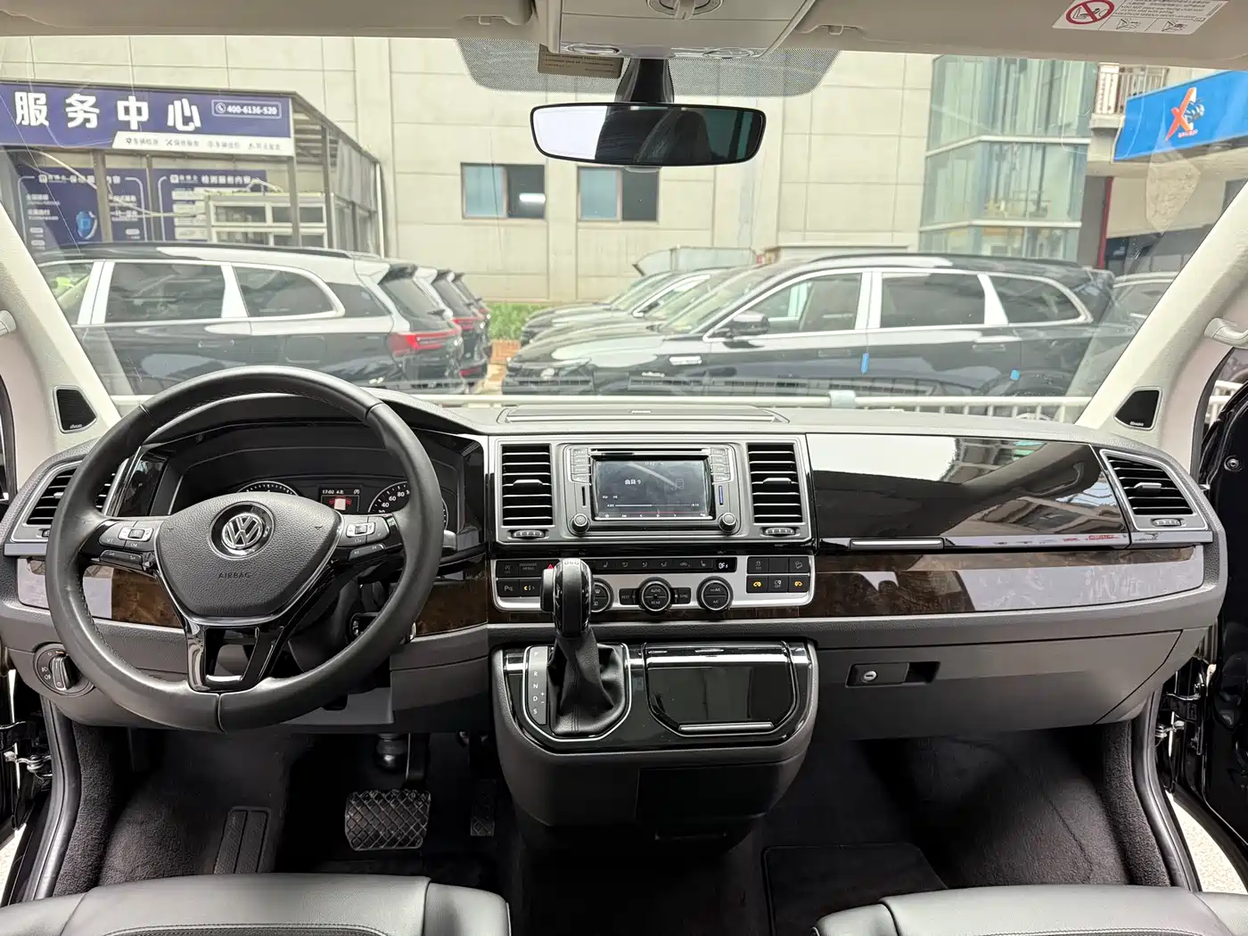 Volkswagen Multivan 2018 2.0TSI 4WD Premium Edition 7-Seater фото 14