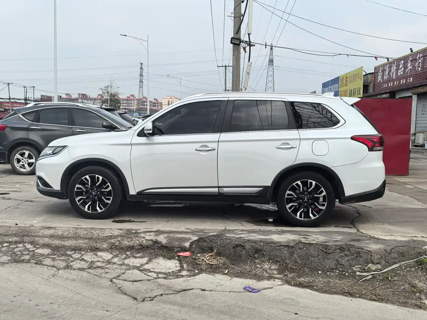 MITSUBISHI OUTLANDER