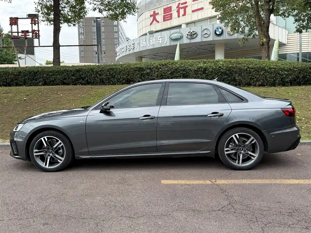 Audi A4L 2022 40 TFSI Luxury Dynamic фото 3