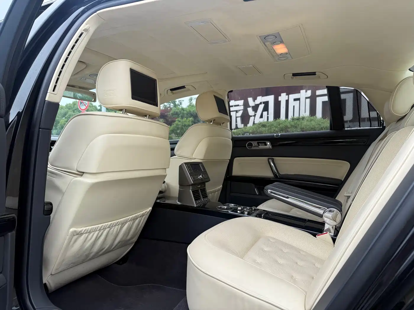 Volkswagen Phaeton 2013 4.2L Poltrona Frau Edition фото 27