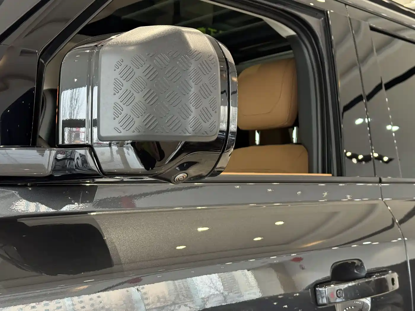Land Rover Defender 2023 Model 110 3.0T P400 Dark Special Edition фото 4