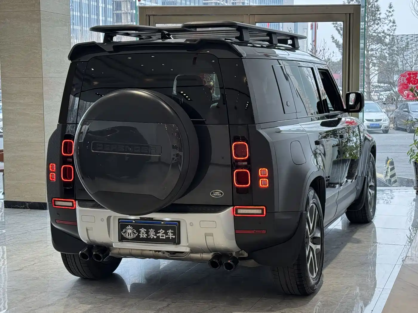 Land Rover Defender 2023 Model 110 3.0T P400 Dark Special Edition фото 25