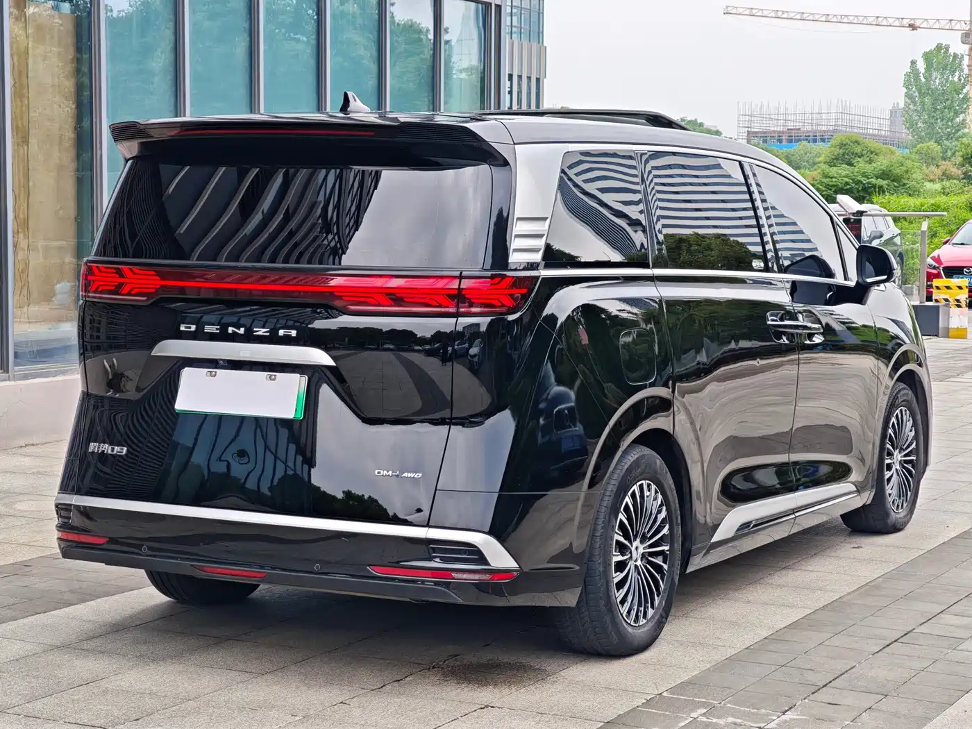 Denza D9 2022 DM-i 970 All-Wheel Drive Honor Edition фото 11