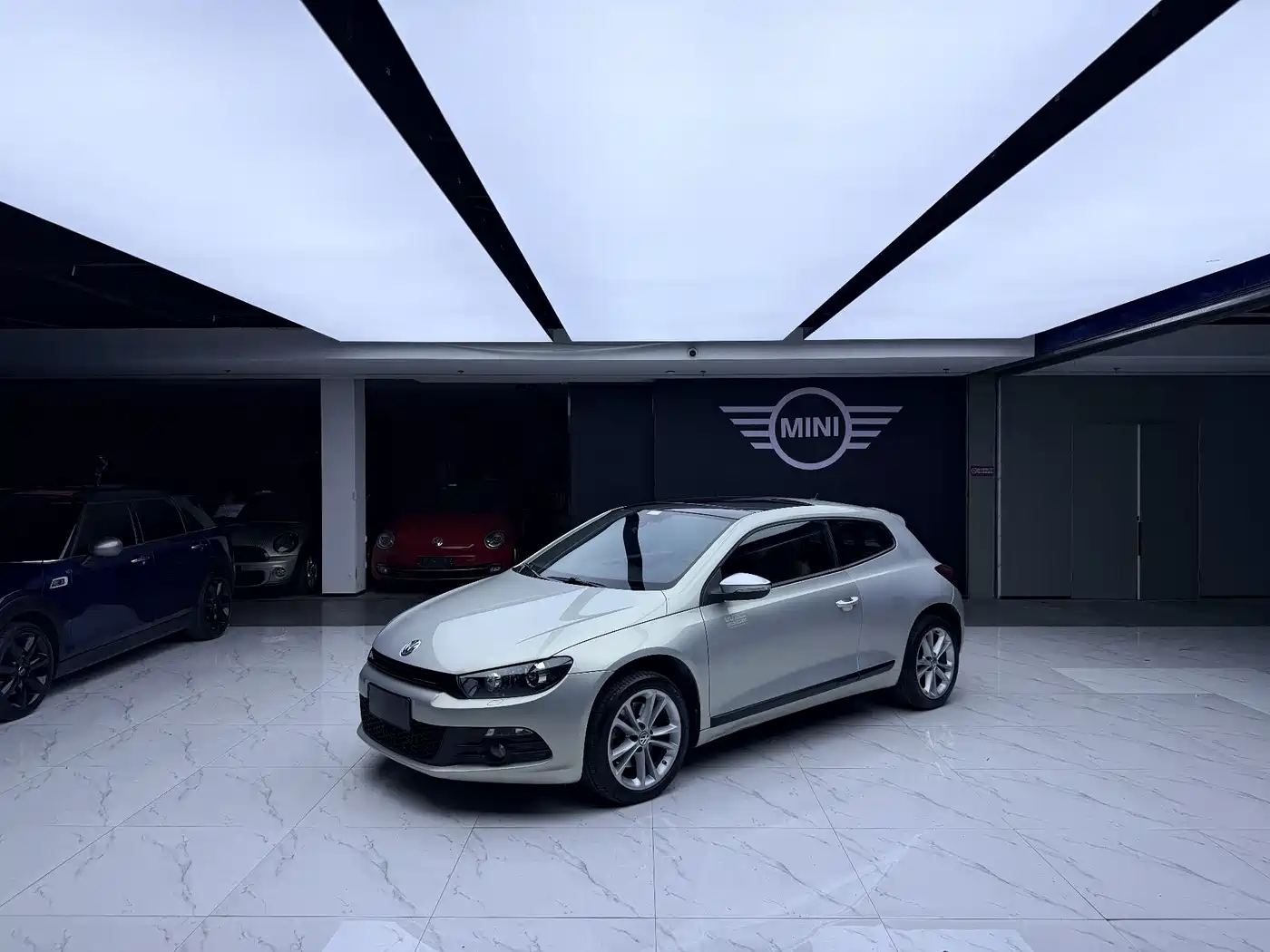Volkswagen Scirocco 2011 2.0TSI Luxury фото 3