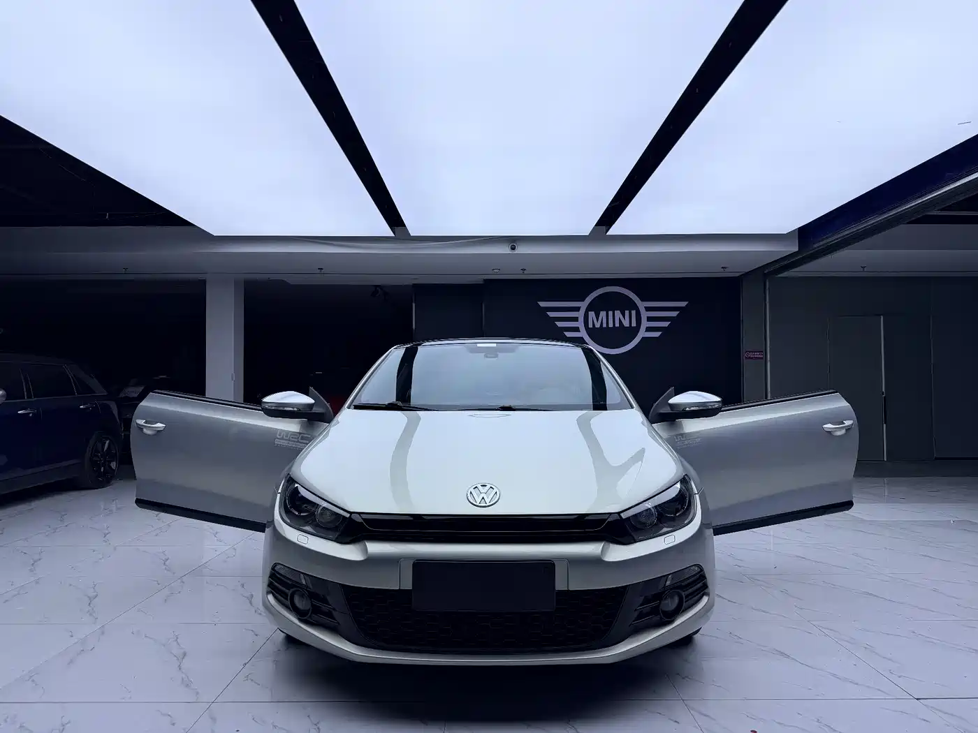 Volkswagen Scirocco 2011 2.0TSI Luxury фото 2