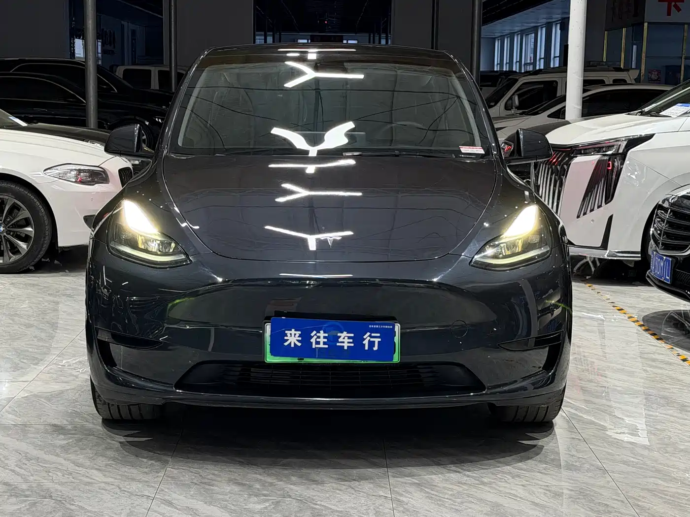 TESLA MODEL Y