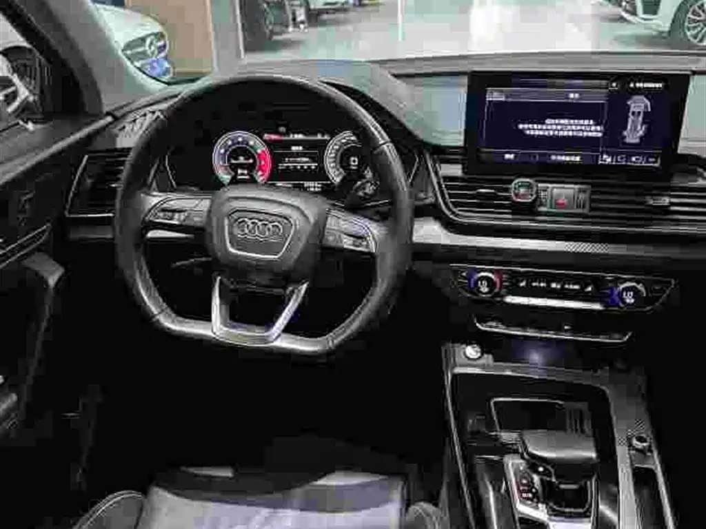 Photo 11 - Audi Q5L