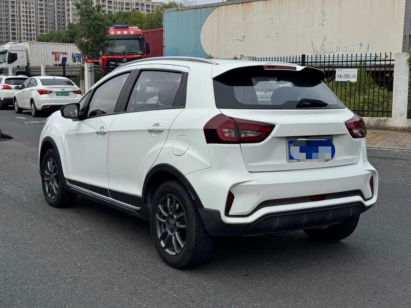 Фото 4 - Geely Vision X3