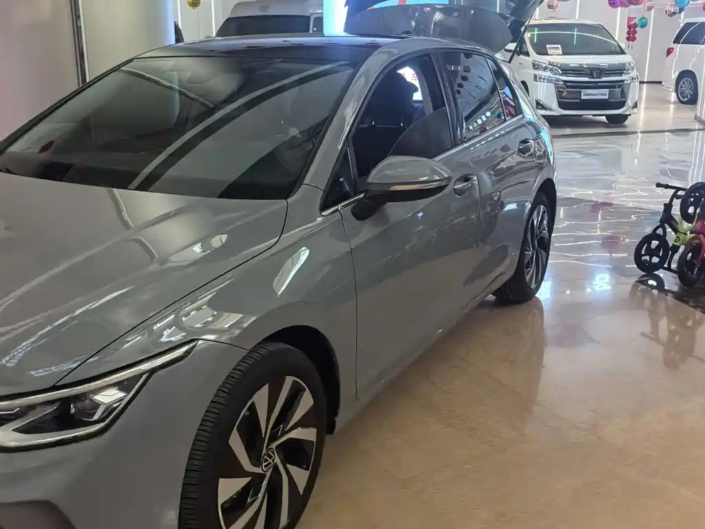 Volkswagen Golf 2025 300TSI Pro фото 2
