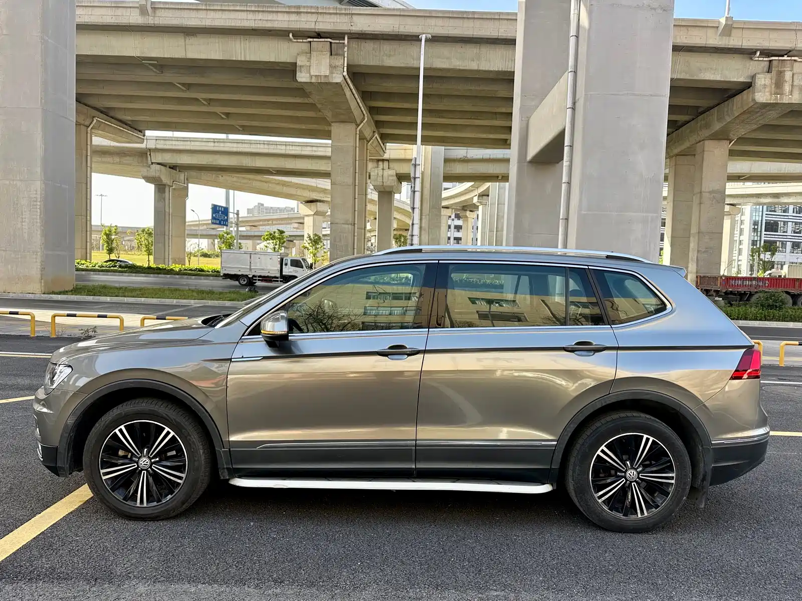 Photo 14 - Volkswagen Tiguan L