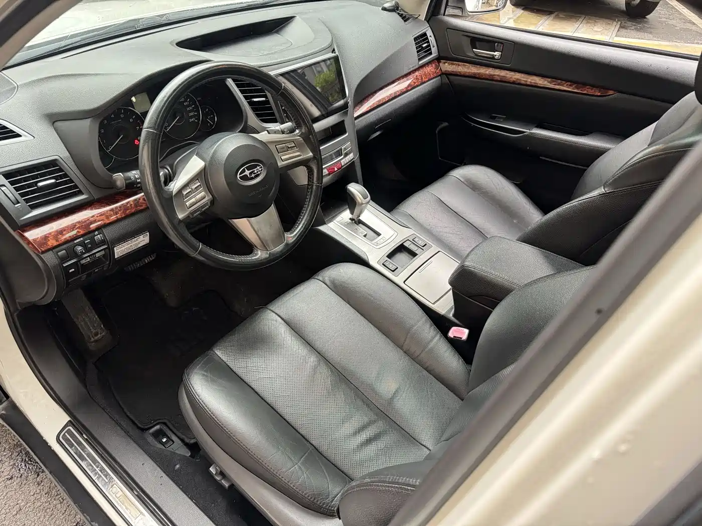 Subaru Outback 2011 2.5i Luxury Navigation Edition фото 8