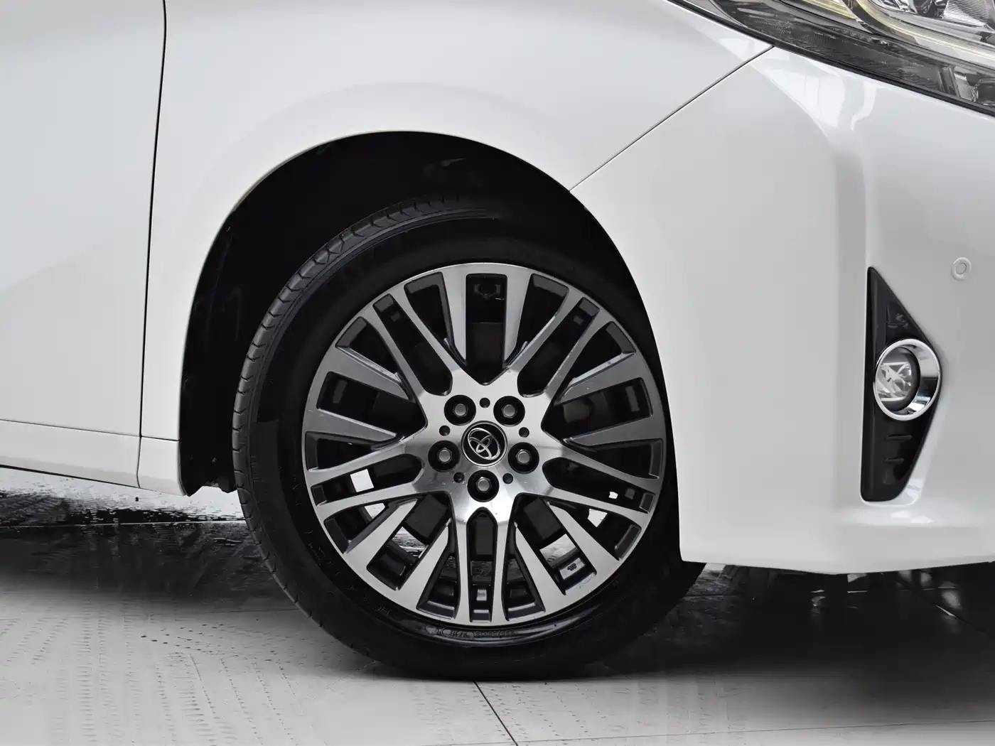 Toyota Alphard 2015 3.5L Premium Edition фото 5