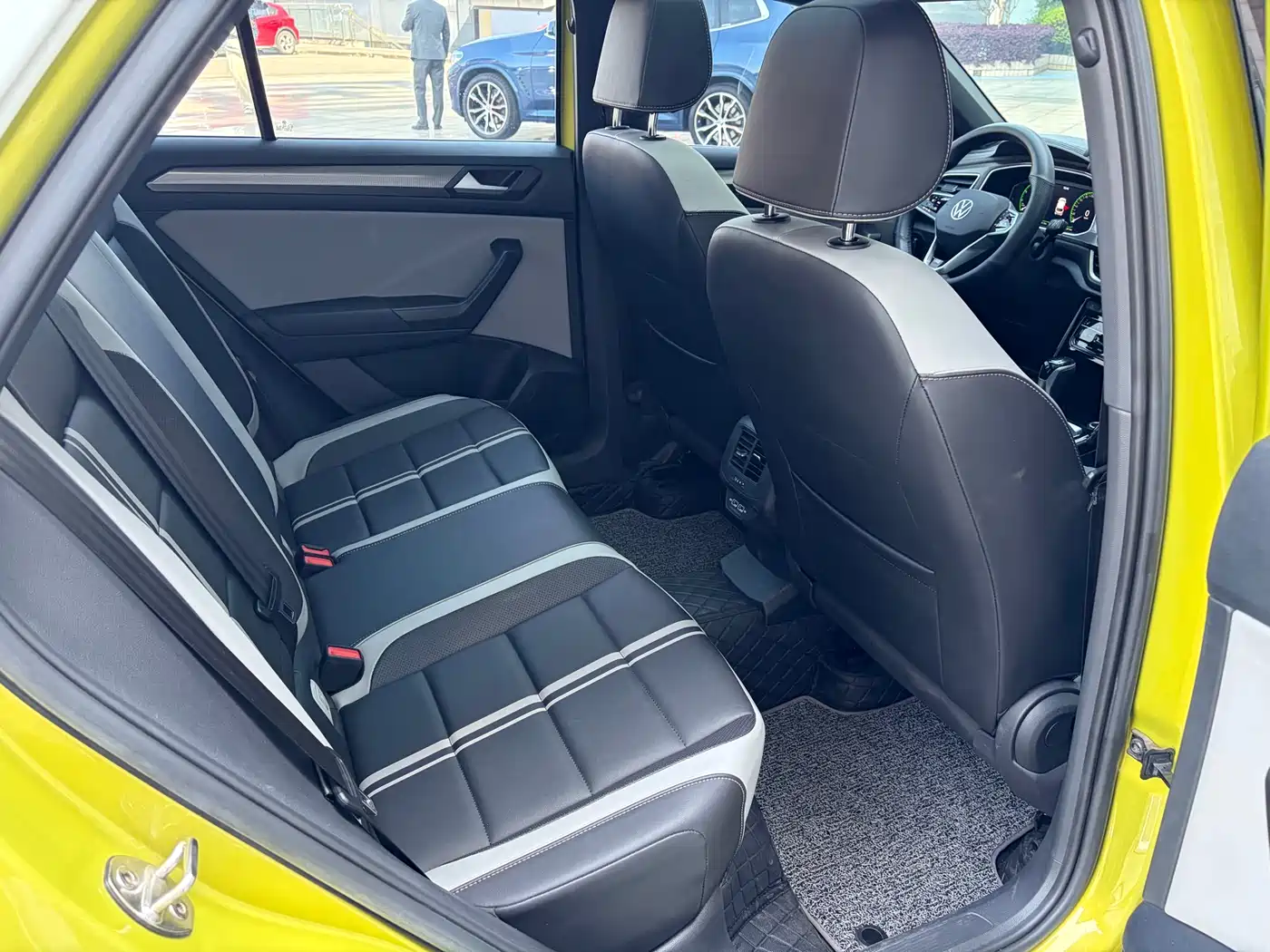 VOLKSWAGEN T ROC EXPLORING SONGS