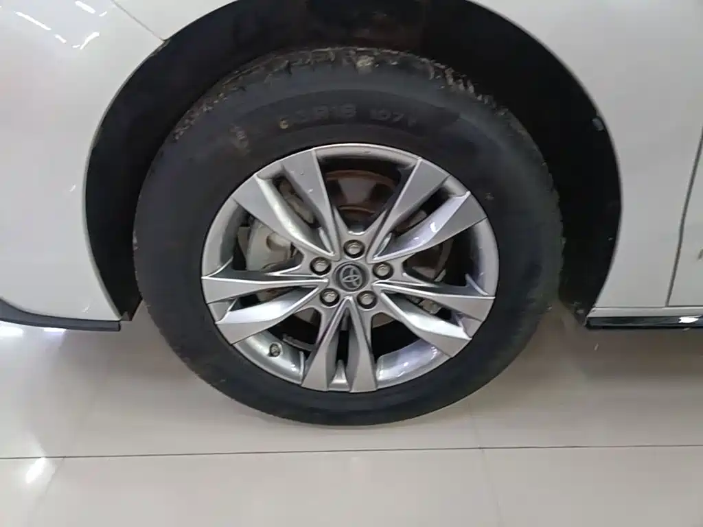 صورة 23 - Toyota Sienna