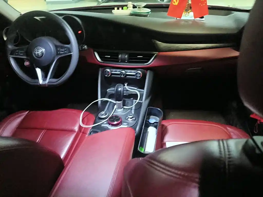 Alfa Romeo Giulia 2019 2017 2.0T 200HP Elite Edition